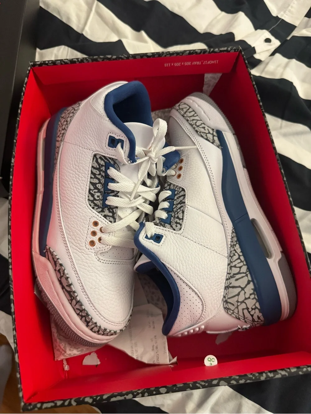 Jordan Men's White and Navy Elephant-Print Basketball Sneakers